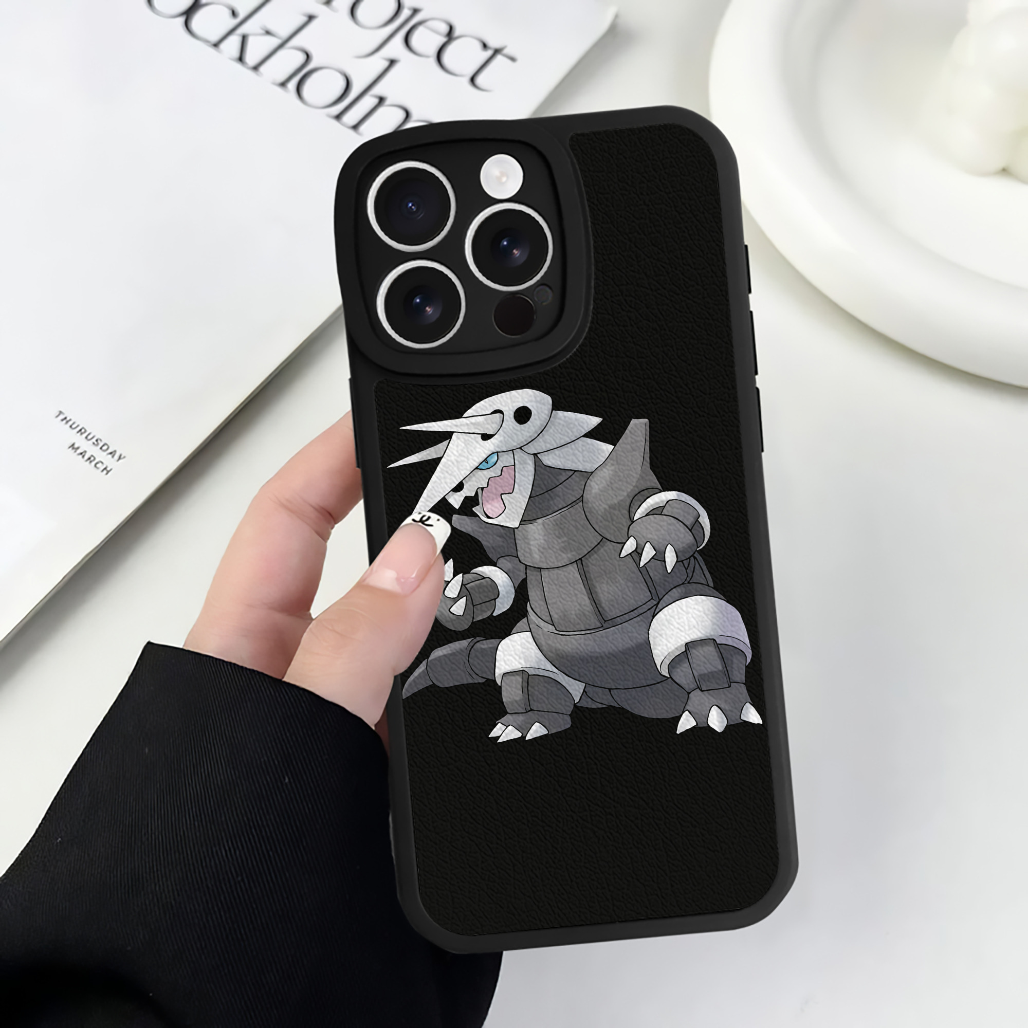 （画像用） ポケットモンスター Pokémon 【iPhone 16シリーズ対応】シリコンスマホケース（レザー調） 材質：シリコン